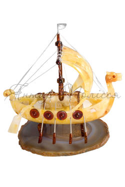 Сувенир из янтаря «Корабль»
