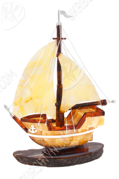 Сувенір з бурштину «Кораблик»