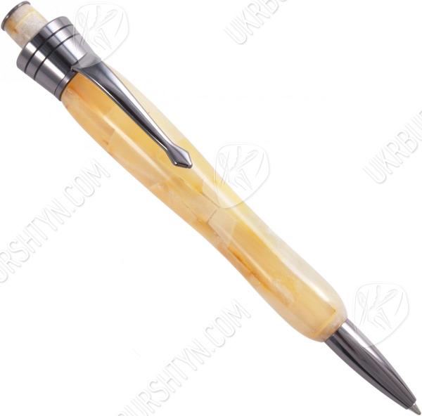 Янтарная шариковая ручка с хромированной фурнитурой