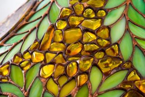 Лампа, инкрустированная янтарем