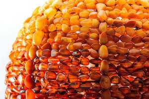 Декоративный янтарный светильник