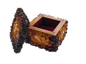 Авторская шкатулка «Инкрустация янтарём»