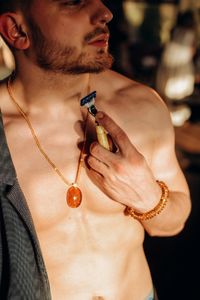 Бритвенный станок на подставке