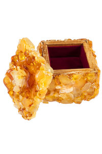 Шкатулка инкрустированная янтарем с цветком