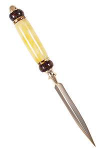 Нож для писем с янтарной рукояткой