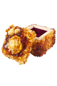 Шкатулка инкрустированная янтарем с розой