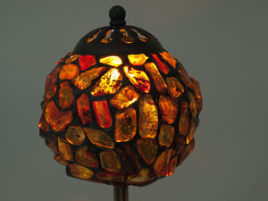 Лампа на ножке