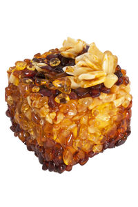 Шкатулка для украшений инкрустированная янтарем с розами