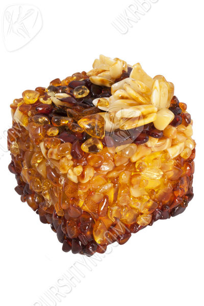 Шкатулка для украшений инкрустированная янтарем с розами